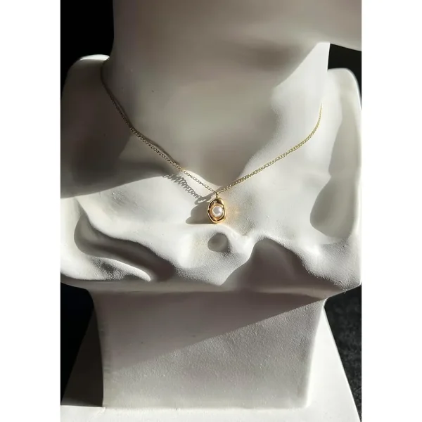 Elegant Pearl Center 18k Gold Plated Necklace - Image 4